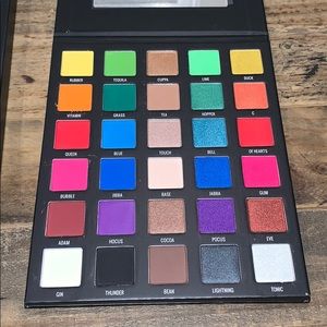 Sample Beauty Equalizer Pallette